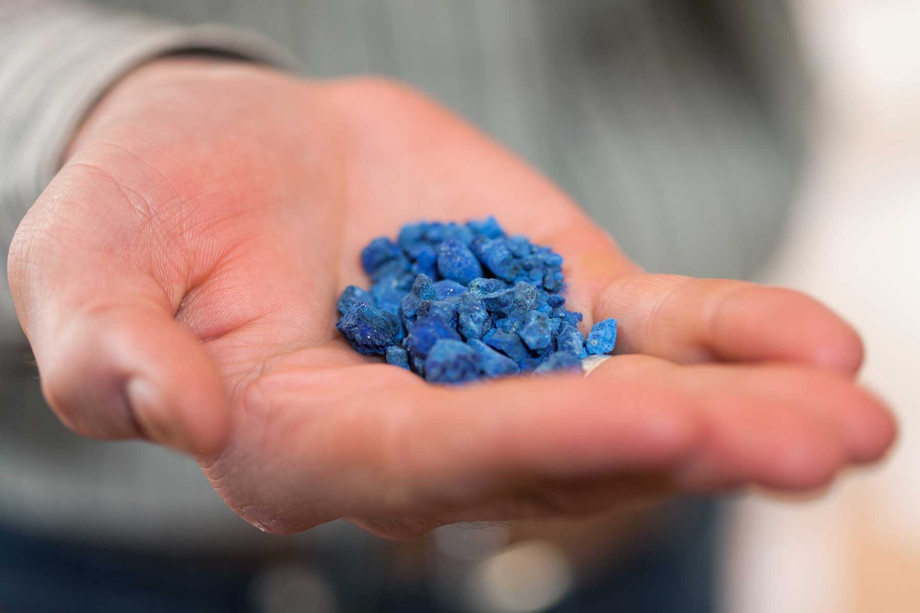 Purifying Natural Ultramarine (Lapis Lazuli)